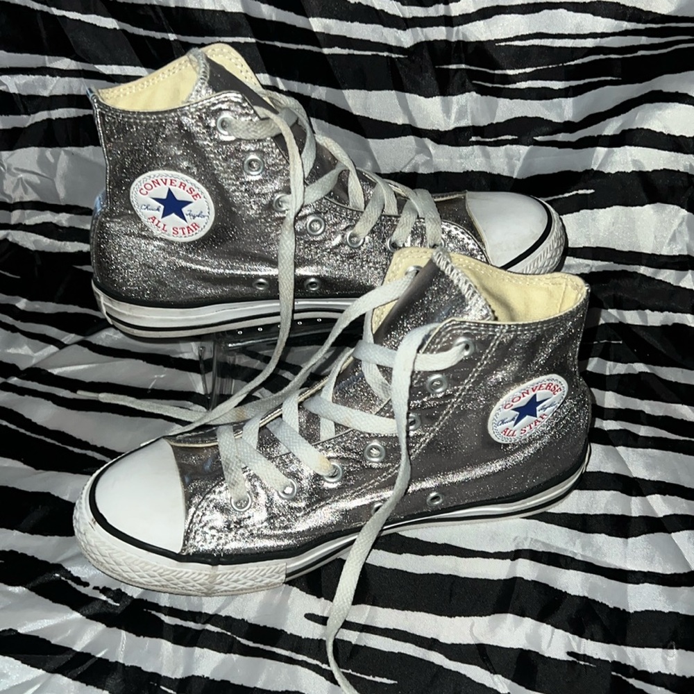 Converse metallic silver tennis shoes
